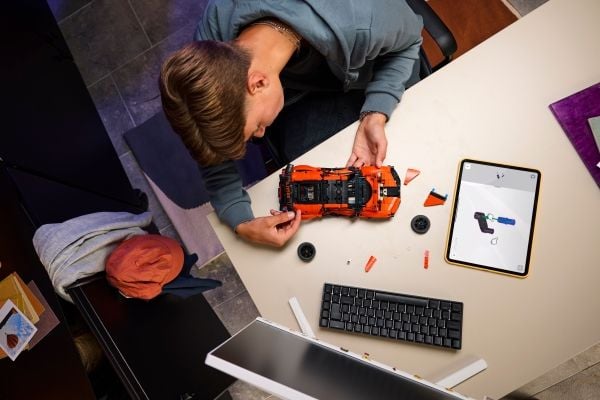LEGO Technic 42222 Bugatti Chiron Pure Sport hyperauto