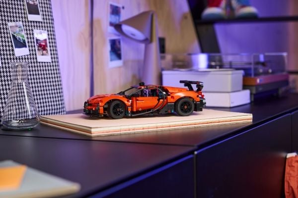 LEGO Technic 42222 Bugatti Chiron Pure Sport hyperauto