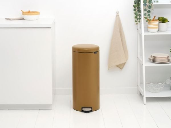 Brabantia pedalbøtte NewIcon 30 liter varm messing