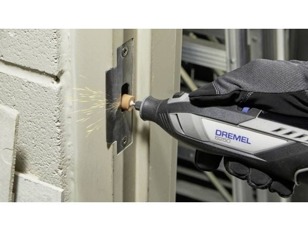 Dremel 8250 2.0 Ah 12V Li-Ion 5-osainen lisävarusteet