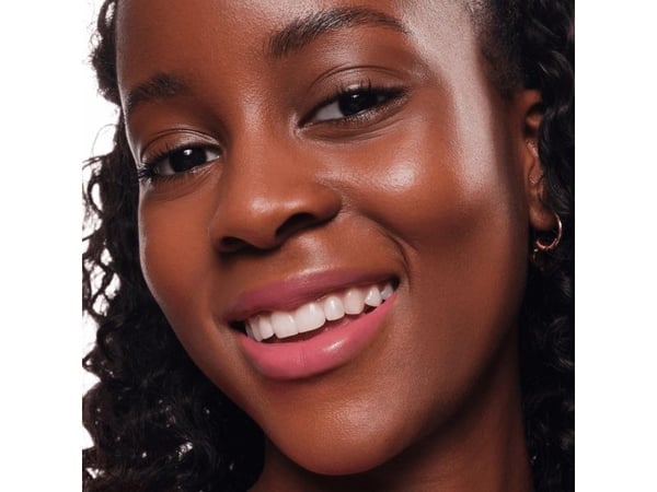 Essence Satin Glow Creme Lipstick med satengfinish 03 Rose and Shine 3,5 g
