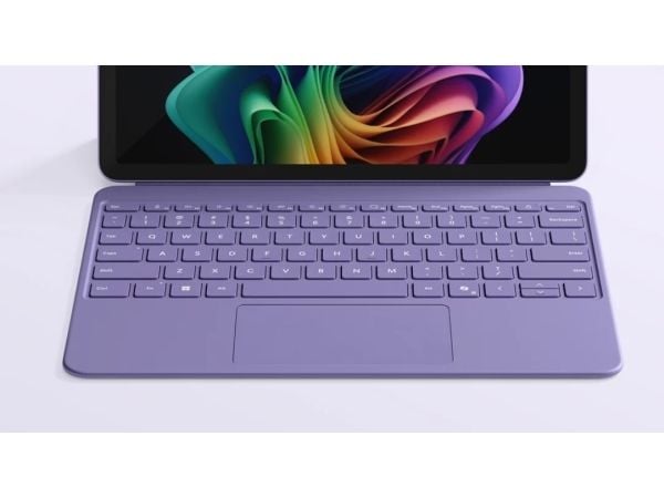Microsoft Surface Pro Keyboard - 12-inch - tastatur - med styreplate, akselerometer - bakbelysning - magnetisk dokkingstasjon - QWERTZ - Tysk - ski...