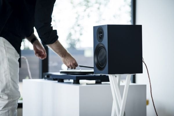 Pro-Ject PROCASEGE, Kodin midiaudiojärjestelmä, musta, Saksanpähkinä, 40 W, 4 O, AC/Akku