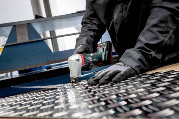 Metabo 601615850 SCV 18 LTX BL 1.6 sladdlös plåtslagare utan batteri
