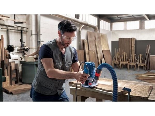 Bosch BOSCH. GOF 130 FRESEMASKIN 130W 6mm B06016B7000