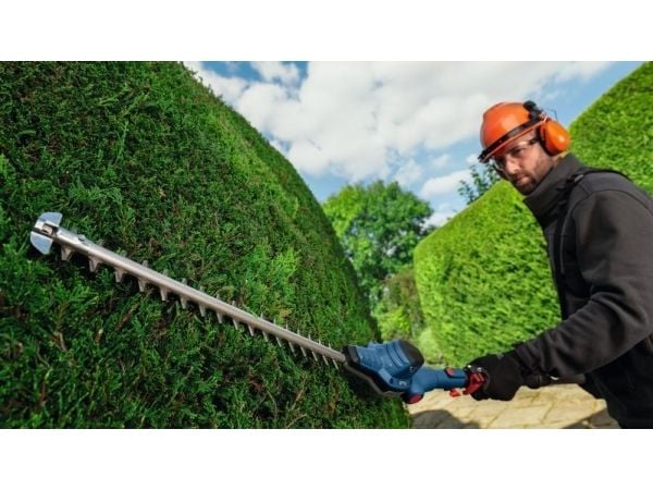 Bosch GHE 18V-50 TP, Hekketrimmer, Blad, D-sløyfet håndgrep, Metall, 1700 RPM, Sort, Blå, Rød, Rustfritt stål - SOLO