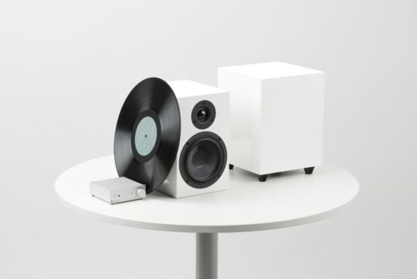 Namų kino sistema Pro-Ject Sub Box 50 E High Gloss Baltas - aktiv subwoofer 50 W RMS