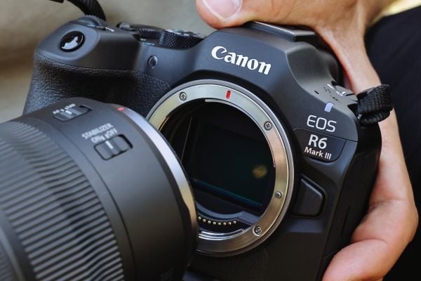 Canon EOS R6 Mark III + RF 24-105mm F4 L IS USM, 32,5 MP, 6960 x 4640 piksler, CMOS, berøringsskjerm, 609 g, svart