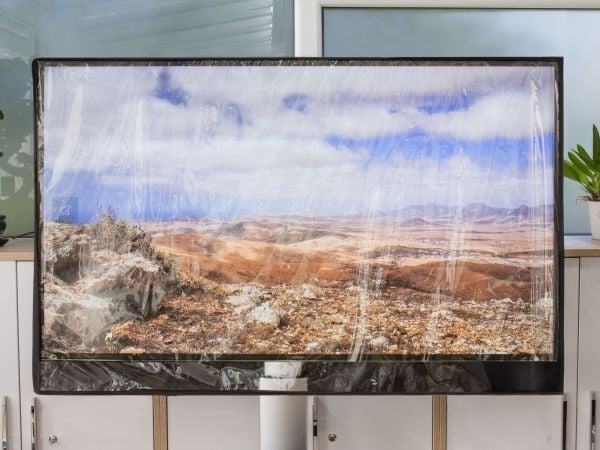 Python®-sarjan TV-suoja sisä- ja ulkotiloihin - säänkestävä yleissuoja televisiolle tai monitorille, 58x38 cm, 22" - 24" (TV-C0122)
