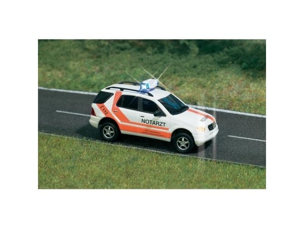 Busch 5631 H0 utrykningskjøretøy modell Mercedes Benz MB M-klasse ambulanse (Busch)