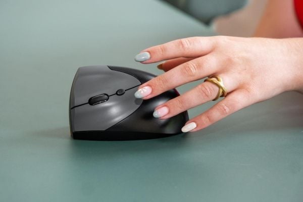 BakkerElkhuizen HandShake - Vertikal mus - ergonomisk - venstrehendt - optisk - 7 knapper - trådløs, kablet - 2.4 GHz, USB-C, Bluetooth 5.3 - USB t...