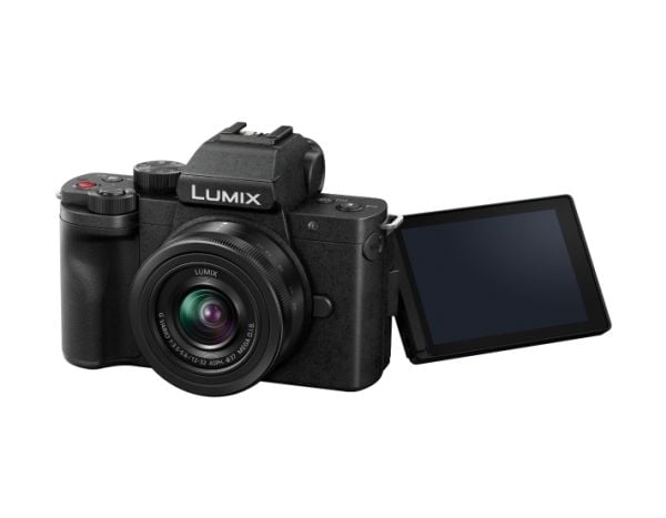 Panasonic Lumix DC-G100D svart+ H-FS 12-32 (DC-G100DKEGK)