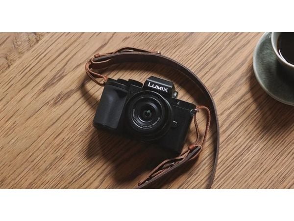 Panasonic Lumix DC-G100D svart+ H-FS 12-32 (DC-G100DKEGK)