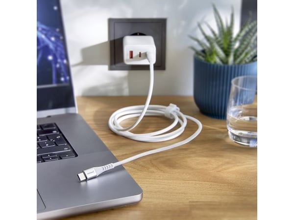 Intenso C315C - USB-kabel - 24 pin USB-C (hann) til 24 pin USB-C (hann) - USB 2.0 - 20 V - 3 A - 1.5 m - USB Power Delivery (60W) - hvit
