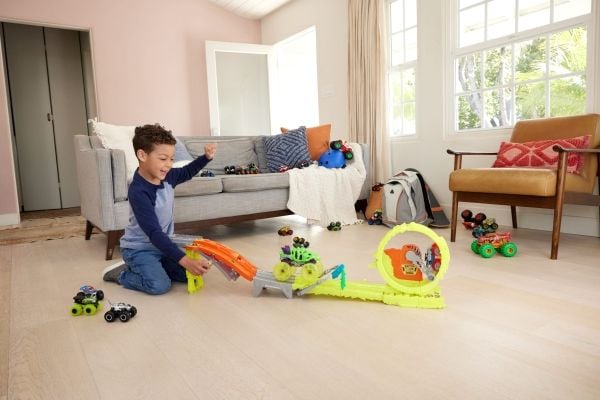 HW Monster Trucks Charge & Chase Challenge