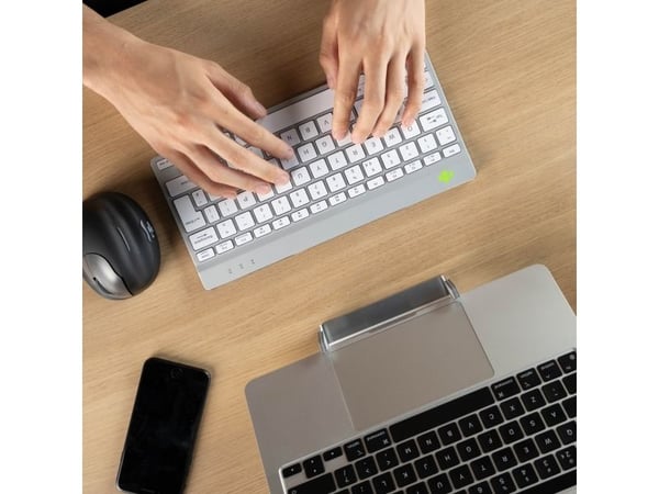 R-Go Compact Break - Tastatur - with integrated break indicator - compact - trådløs - Bluetooth 5.0 - QWERTY - Spansk - hvit