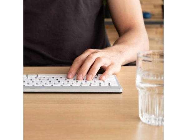 R-Go Compact Break - Tastatur - with integrated break indicator - compact - trådløs - Bluetooth 5.0 - QWERTY - Spansk - hvit