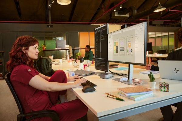 HP Series 7 Pro Serie 7 Pro 27-tommers 4K-konferanseskjerm – 727pm, 68,6 cm (27"), 3840 x 2160 piksler, 4K Ultra HD, LCD, 5 ms, Sølv