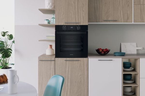 Indesit IO K58HS B, Medium, Elektrisk ovn, 71 l, 71 l, Vifteaktivert, Hydrolytisk