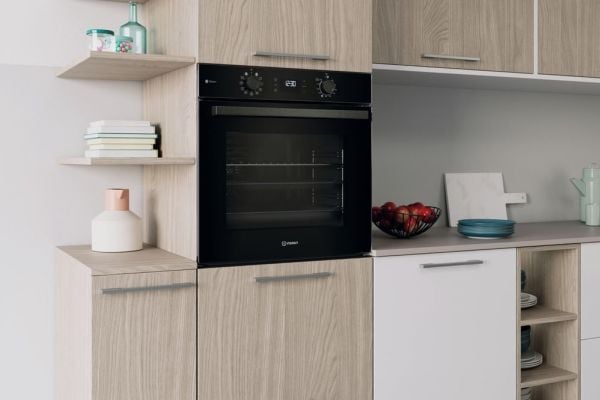 Indesit IO K58HS B, Medium, Elektrisk ovn, 71 l, 71 l, Vifteaktivert, Hydrolytisk