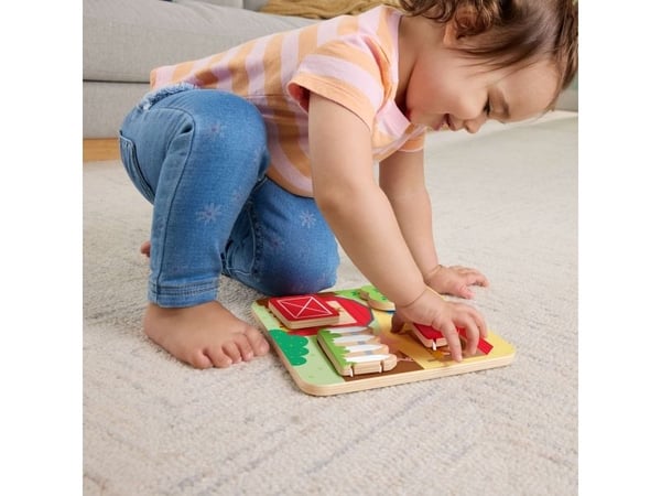Fisher Price Wood Farm Animals Busy Board CDU