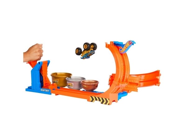 HW Monster Trucks Loop & Flip Trophy Challenge