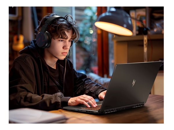 Acer Nitro V 17 AI ANV17-41-R9XF Obsidian Black 17.3 " IPS QHD 2560 x 1440 pikseliä AMD Ryzen 7 260 32 GB DDR5 Solid-sta NH.QZJEL.002 (4711474745231)
