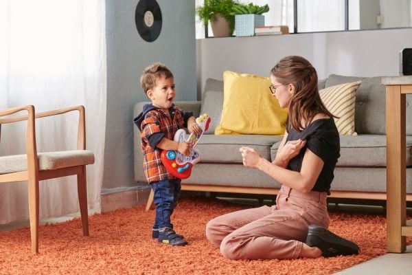 Chicco 00011087000000, Musikalsk instrument til lek og moro, Gitar, 0,75 år, AA, 400 g, Flerfarget