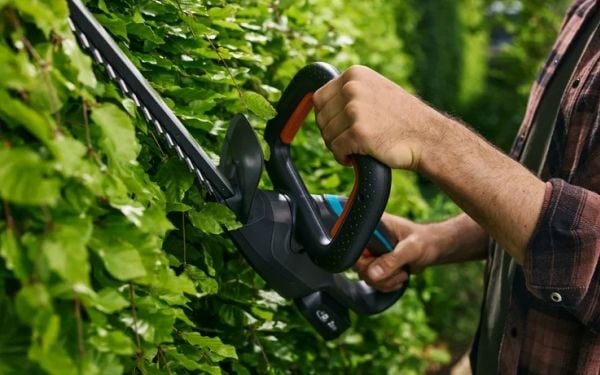 Gardena batteridrevet hekksaks EasyCut 45/18V, sett