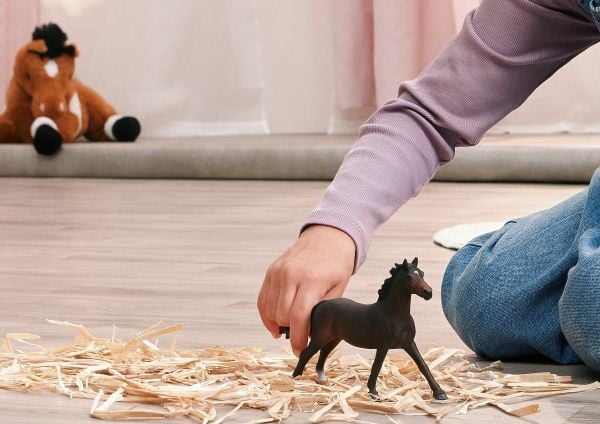 Schleich Engelsk Thoroughbred hoppe