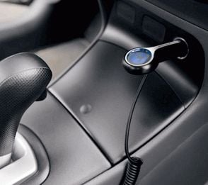 Motorola P513 microUSB-autolaturi musta mobiililaitteen laturi (P-513)