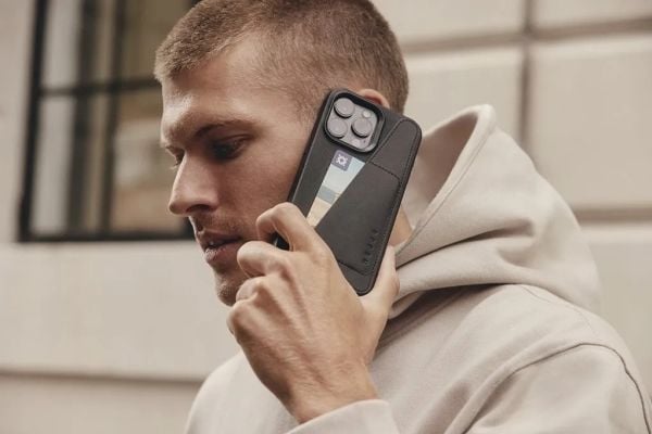 Troubadour Goods Limited Mujjo Full Nahka lompakko tapauksessa - tapauksissa suunniteltu iPhone 15 Pro Max, MagSafe yhteensopiva (musta)