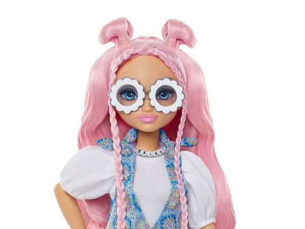 Barbie Dream Besties Daisy Jean-motedukke med 9 tilbehørsdeler med DJ- og musikktema, Motedukke, Jente, 4 år, Jente, Gir fra seg lyd, 276 mm