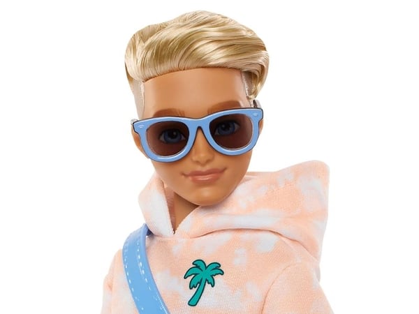 Barbie Dream Besties Ken-modedocka med nio tillbehör på sommar- och skateboardtema, Modedocka, Pojke, 4 År, Flicka, 268 mm, 170 g