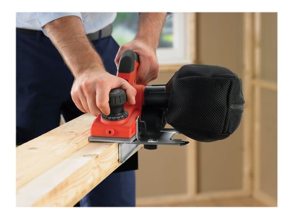 BLACK+DECKER KW750K - Høvelmaskin - 750 W - 82 mm
