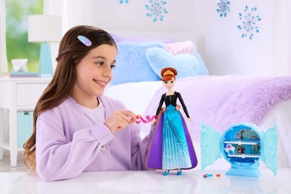 Disney Frozen motedukke – Reveal Anna