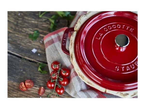 Leivänpaahdin Staub Round Cocotte, 24cm valurauta, kirsikkainen