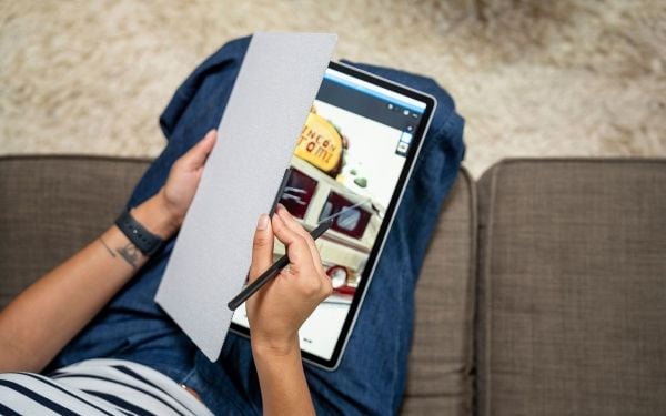 WACOM MovinkPad Pro 14:n kansi