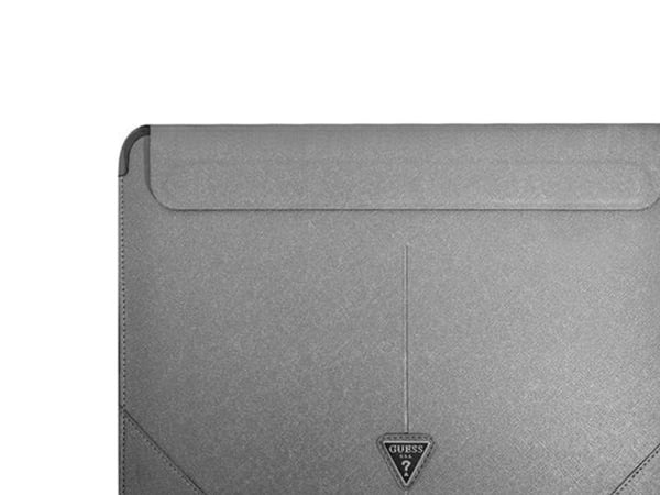 Guess Saffiano Triangle Logo-skal för 14" laptop - silver