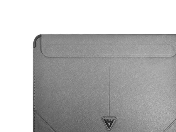 Guess Sleeve GUCS16PSATLG 16" sølv / sølv Saffiano Triangle Logo