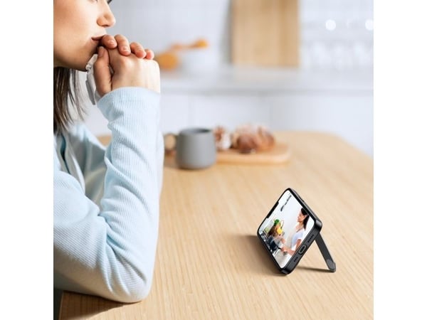 Ugreen LP633 beskyttelsesetui med stativ for iPhone 14 (90924) - hardt deksel med gelramme