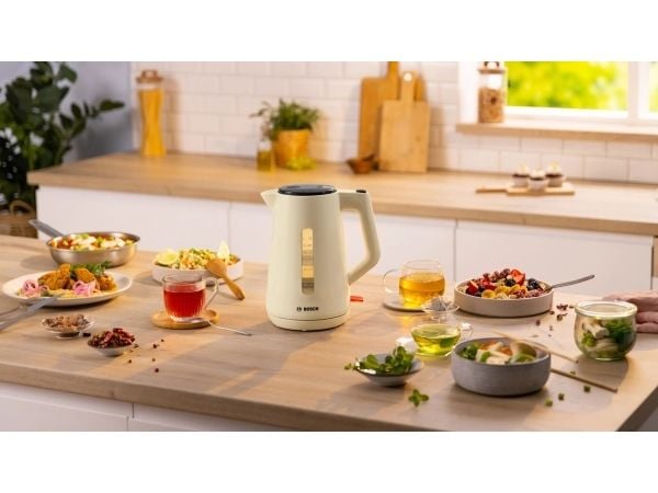 Bosch MyMoment TWK1M127 - Vattenkokare - 1.7 liter - 2.4 kW - gräddvit
