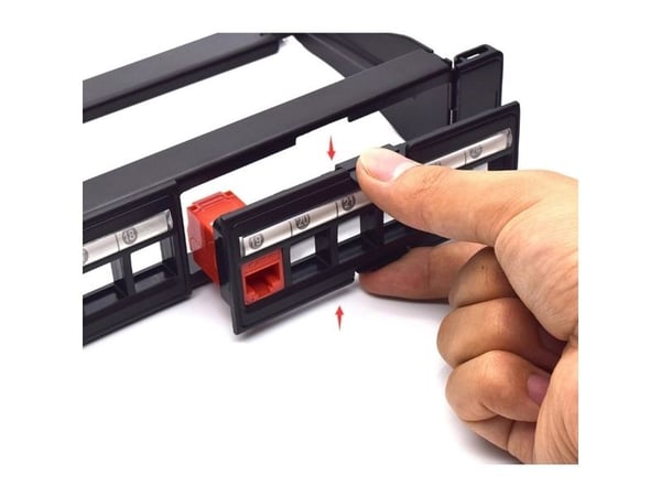 Techly I-KS PP-24-DEN, RJ-45, U/UTP (UTP), Telinekiinnitys, 1U, Musta, -40 - 68 °C
