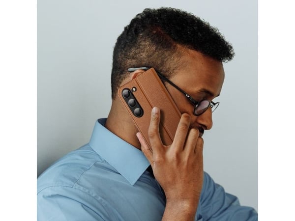 Dux Ducis Skin X2-deksel Samsung Galaxy S23+ flip-omslag med kortholder/sidestøtte - brun