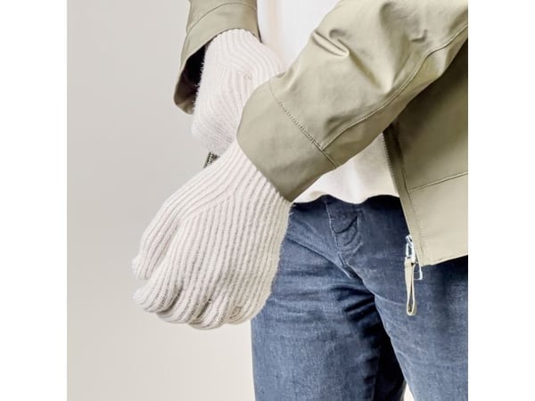 Strikkede telefonhansker med utsparinger for fingre - beige