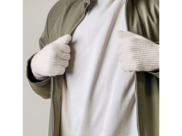 Strikkede telefonhansker med utsparinger for fingre - beige
