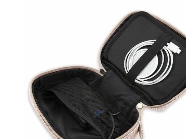 Guess GCube Stripe Travel universal bag - organizer för tillbehör (rosa)