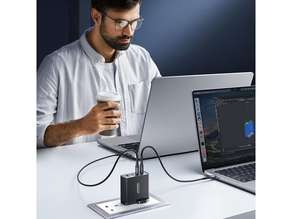 GaN-lader UK Joyroom JR-TCG05UK 140W 3x USB-C USB-A + USB-C / USB-C-kabel 240W 1,2m