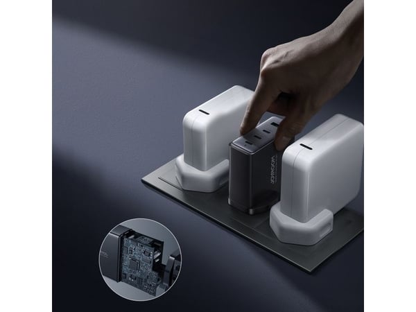 GaN-lader UK Joyroom JR-TCG05UK 140W 3x USB-C USB-A + USB-C / USB-C-kabel 240W 1,2m