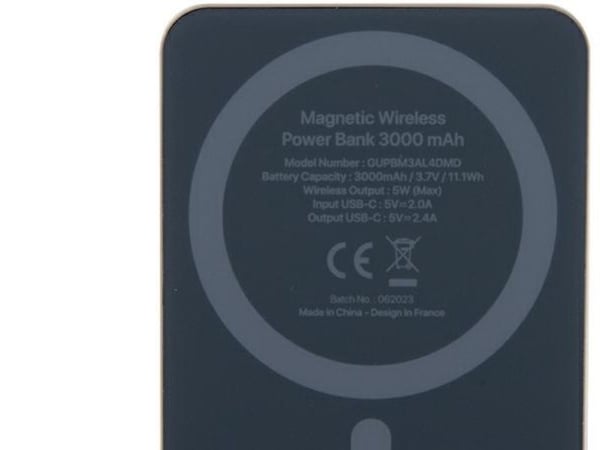 Guess GUPBM3ALGSGD Induktiv powerbank 5W 3000 mAh gull MagSafe Metal Script Logo